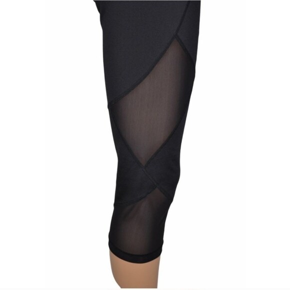 Athleta Black Mesh Sonar Compression Capri Running/Workout leggings M - Picture 3 of 11